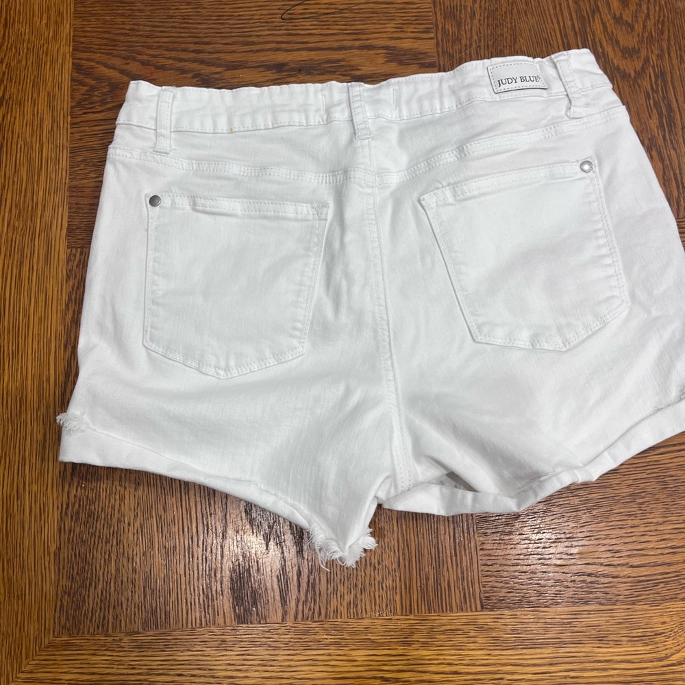 Judy Blue white jean shorts
